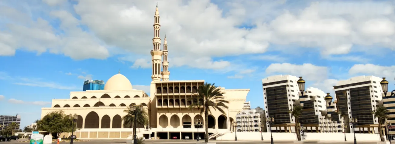 La Moschea di Re Faisal a Sharjah: Un Capolavoro Architettonico e Spirituale 